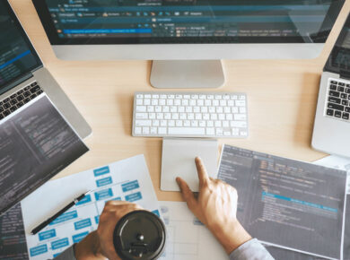 Imagen de pantallas, un día de programador