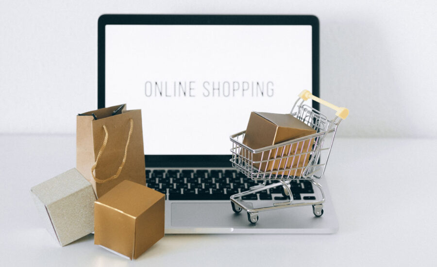 Imagen de pantalla de ordenador con carrito ecommerce