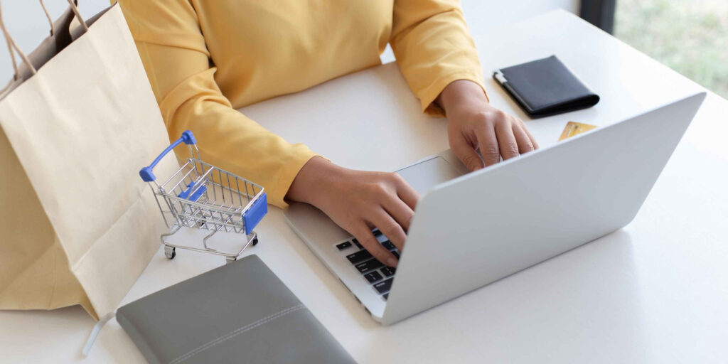 futuro del e-commerce, usuario haciendo compras online