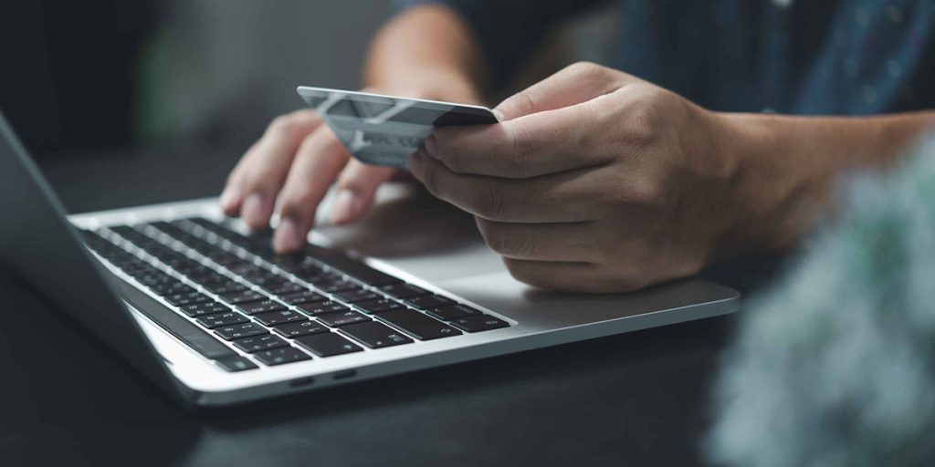 Pasarelas de envío y opciones de pago: WooCommerce vs Shopify